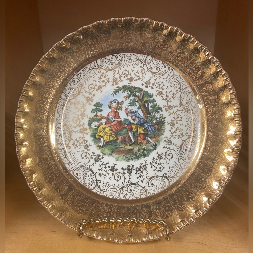 VINTAGE VICTORIAN STYLE PORCELAIN PLATE 22 KT GOLD COLLECTABLE